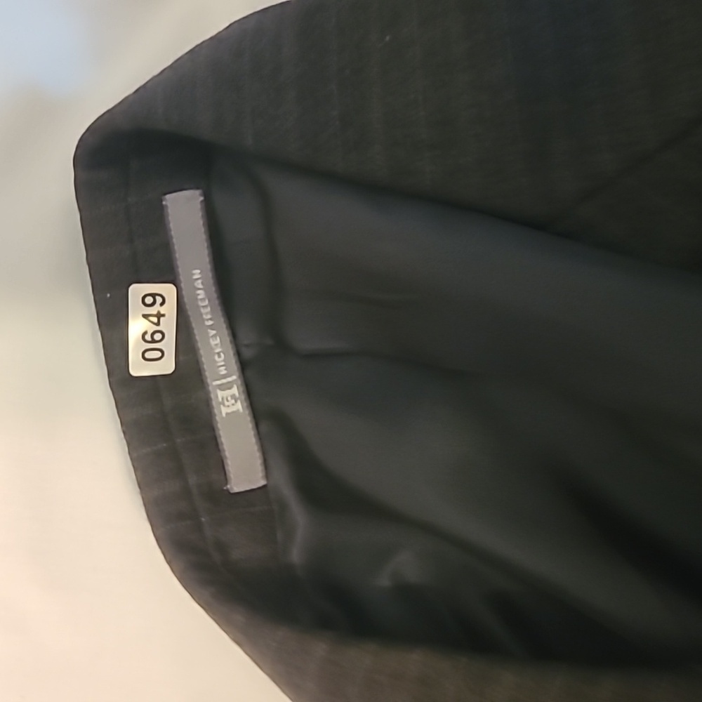 Hickey Freeman 43L 36x32 Charcoal Striped 3-Button Suit - Picture 10 of 10